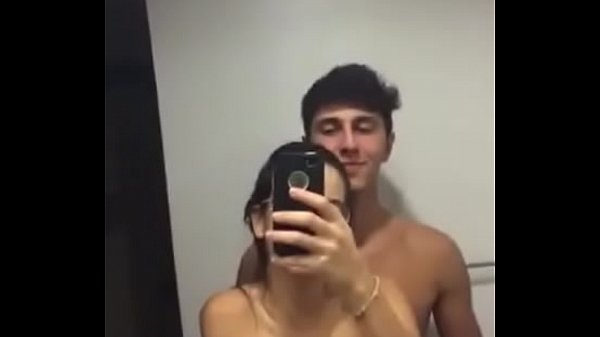 Caiu na net novinha com o namorado