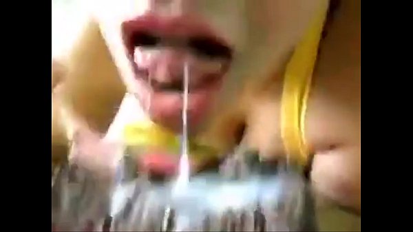 BOLO DE CHOCOLATE COM COBERTURA DE PORRA