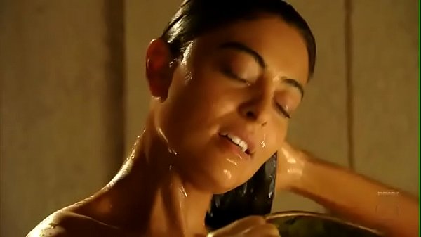 juliana Paes nua transando na minissérie Gabriela