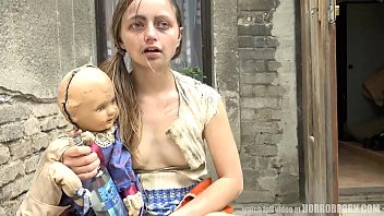 A half-collapsed house with a despotic father – HORRORPORN